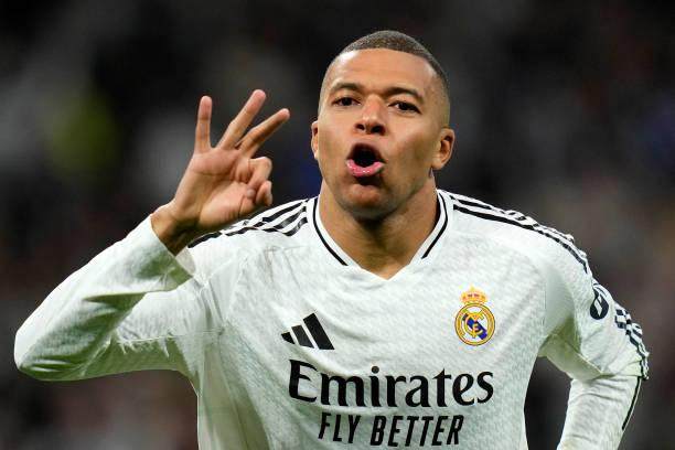 华体会-【现场】帽子戏法摧毁曼城！姆总闪耀伯纳乌四亿齐飞